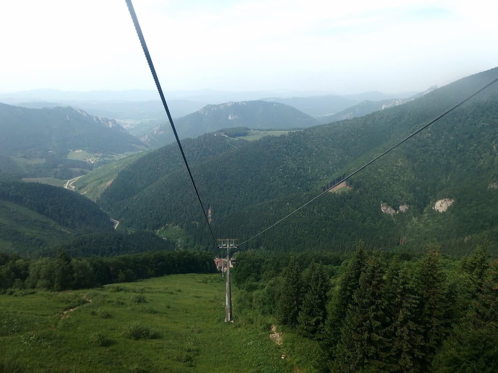 kabínky lanovky Vrátna–Chleb nad dolinou